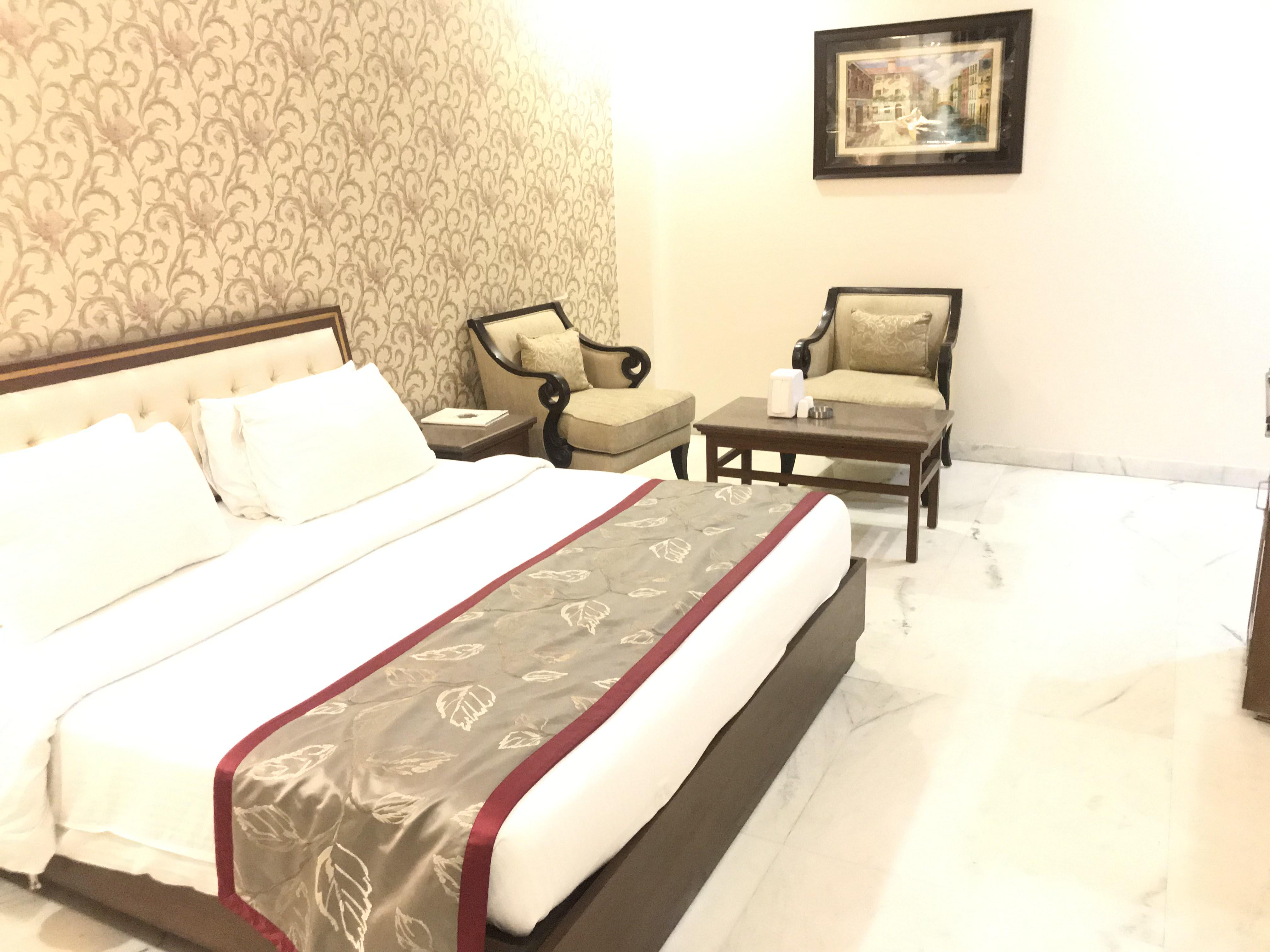Hotel Leela Grande Karnāl Buitenkant foto