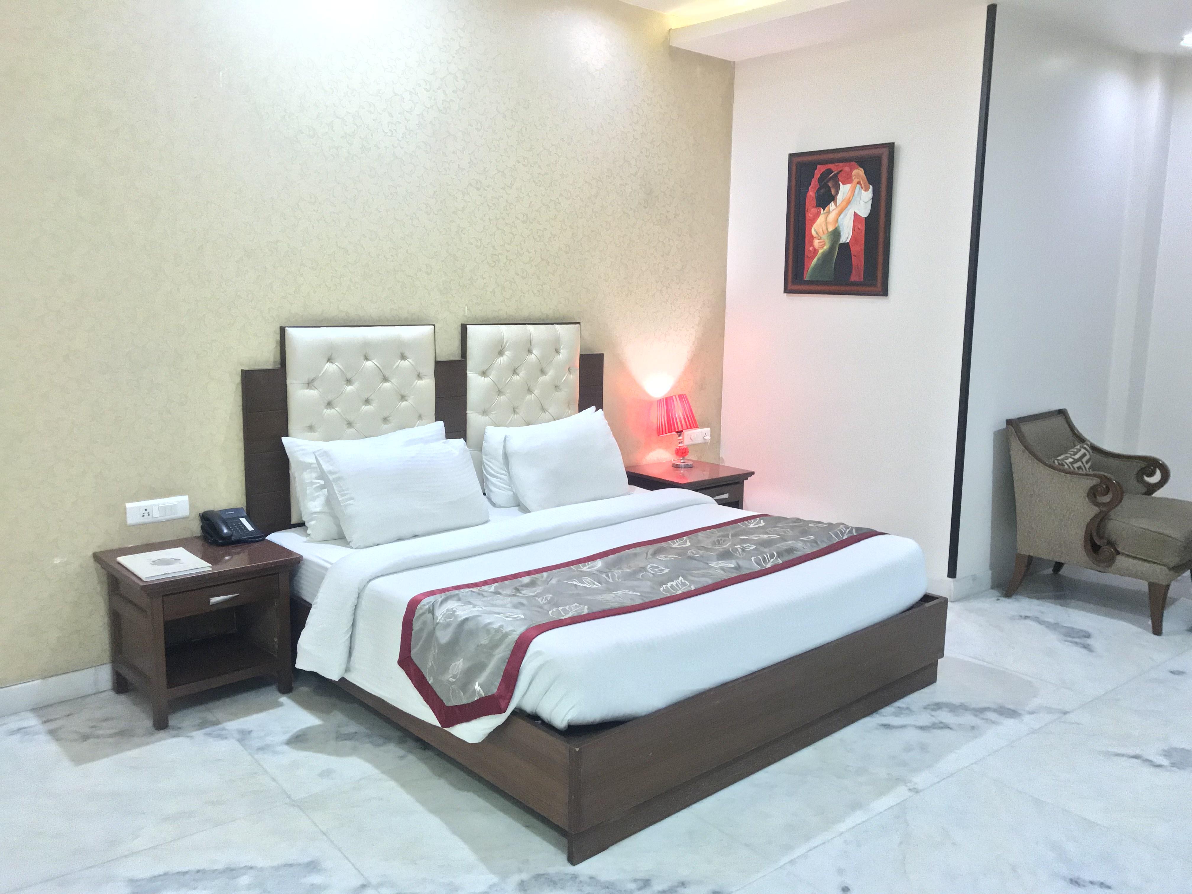 Hotel Leela Grande Karnāl Buitenkant foto