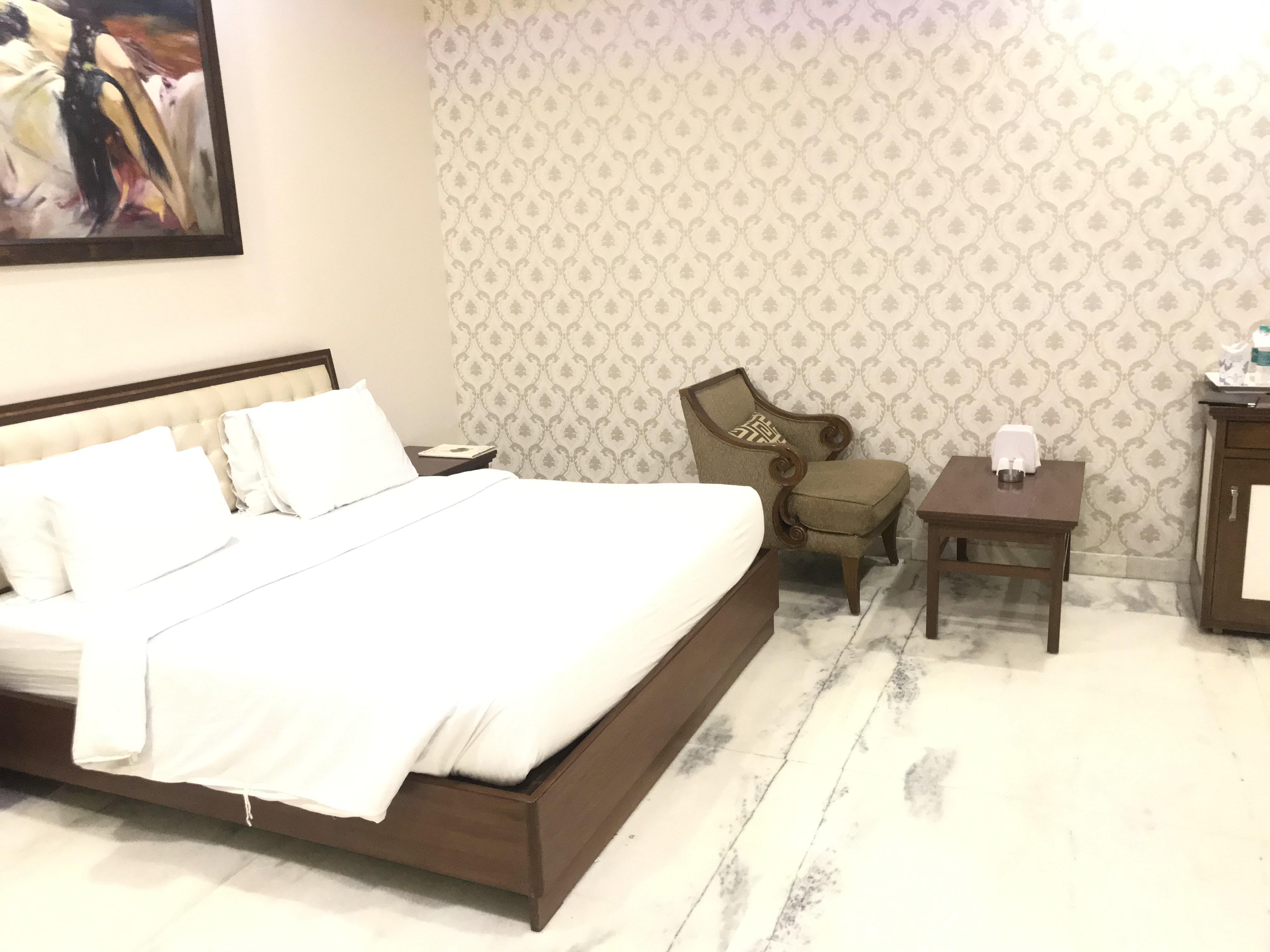 Hotel Leela Grande Karnāl Buitenkant foto