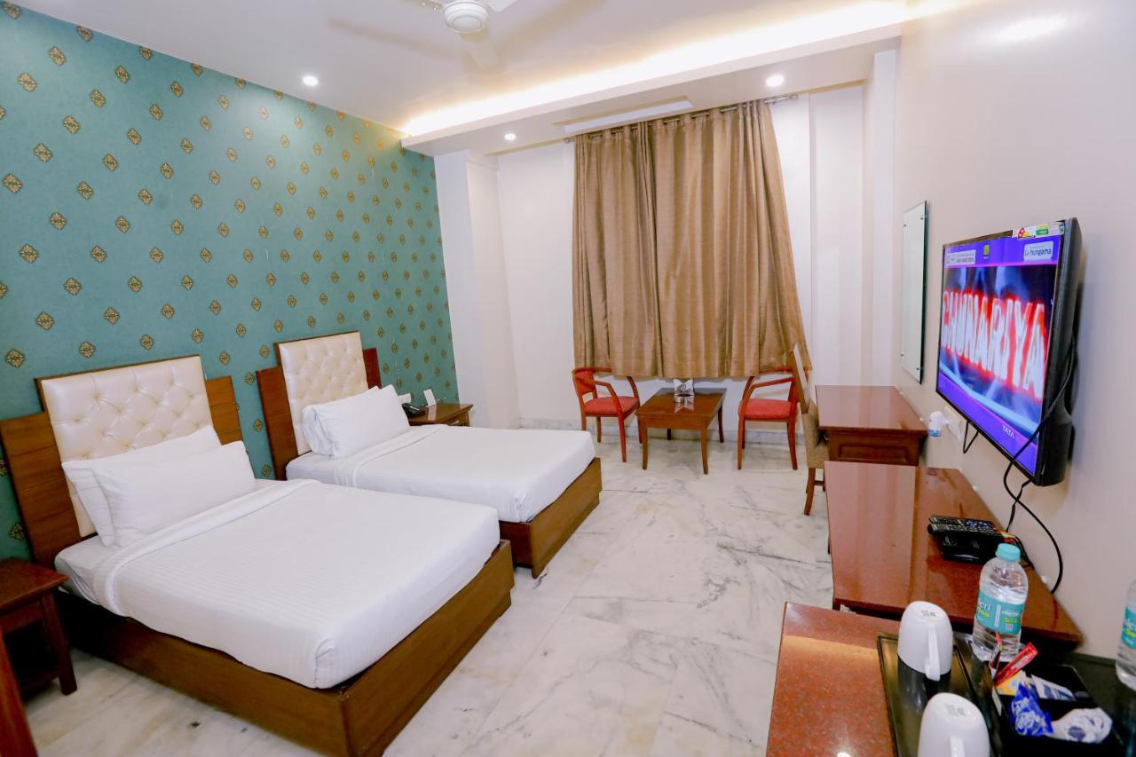 Hotel Leela Grande Karnāl Buitenkant foto