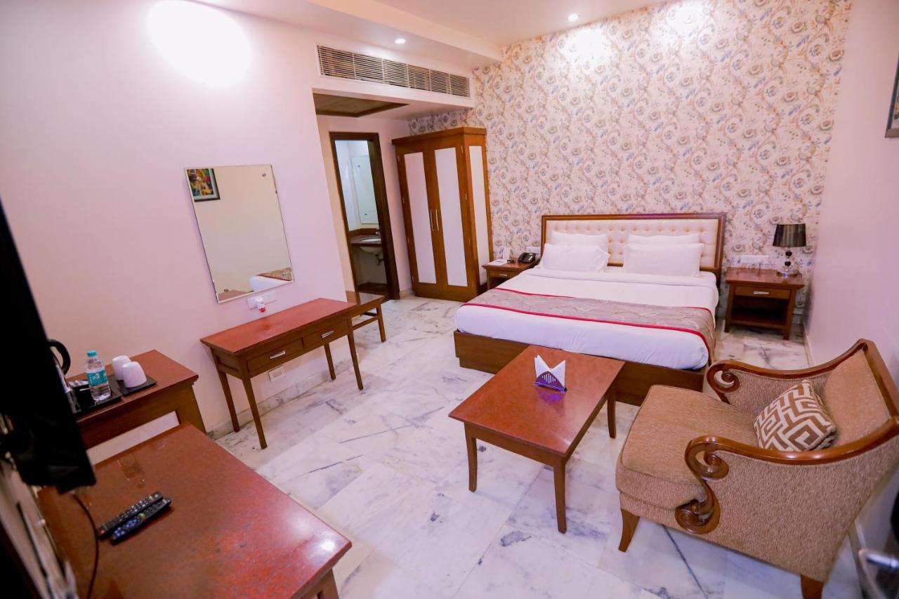 Hotel Leela Grande Karnāl Buitenkant foto