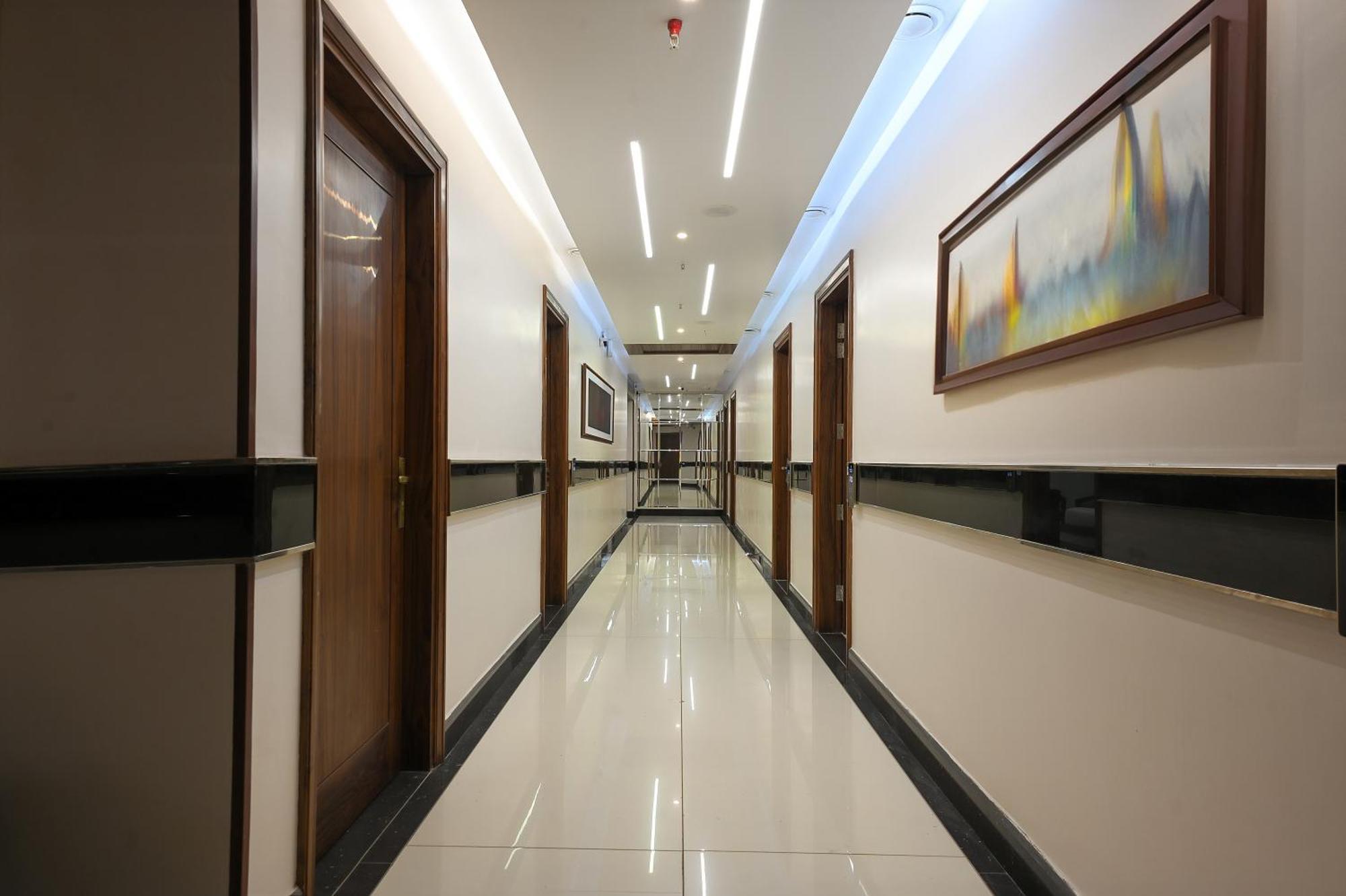 Hotel Leela Grande Karnāl Buitenkant foto