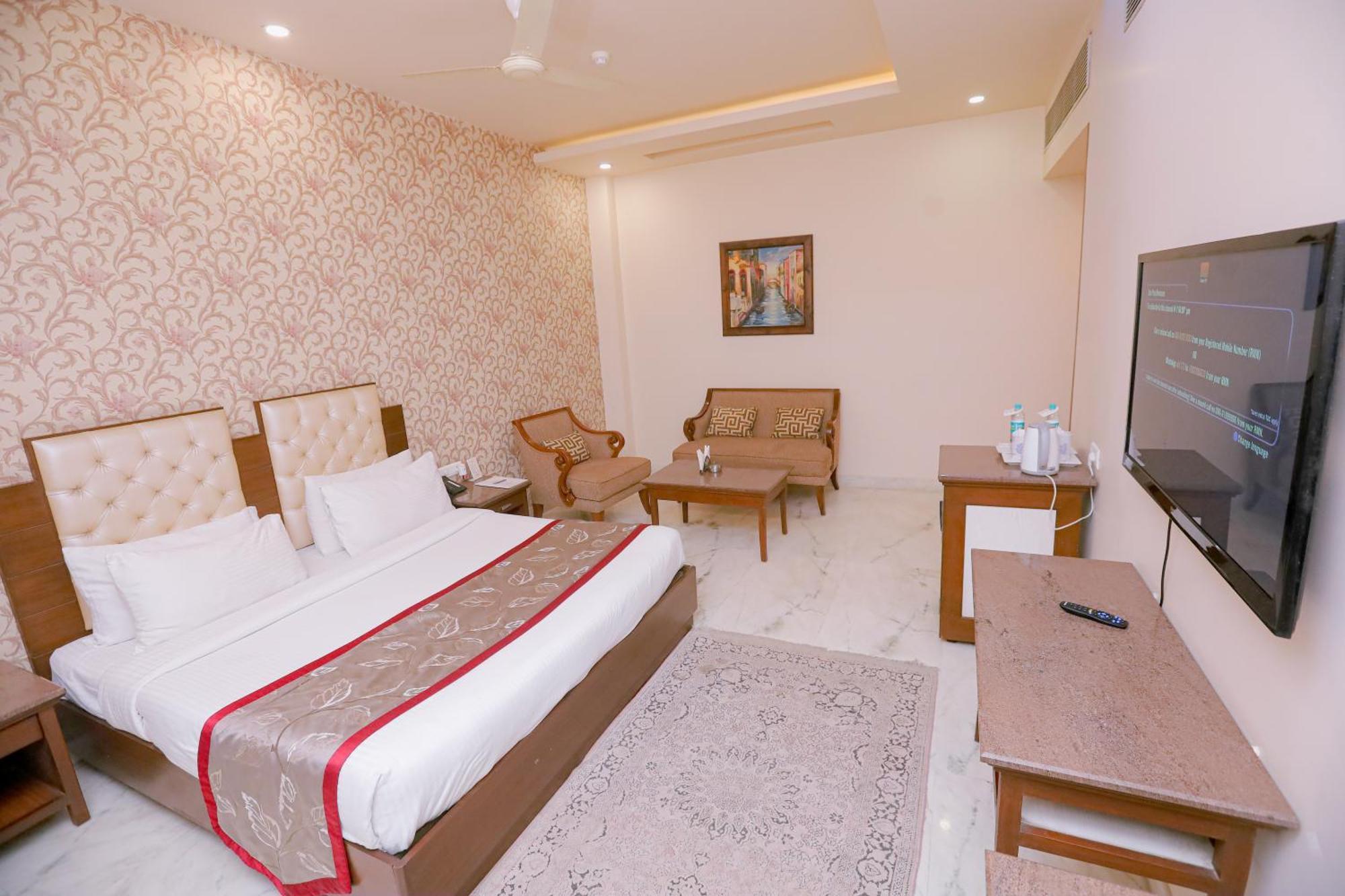Hotel Leela Grande Karnāl Buitenkant foto