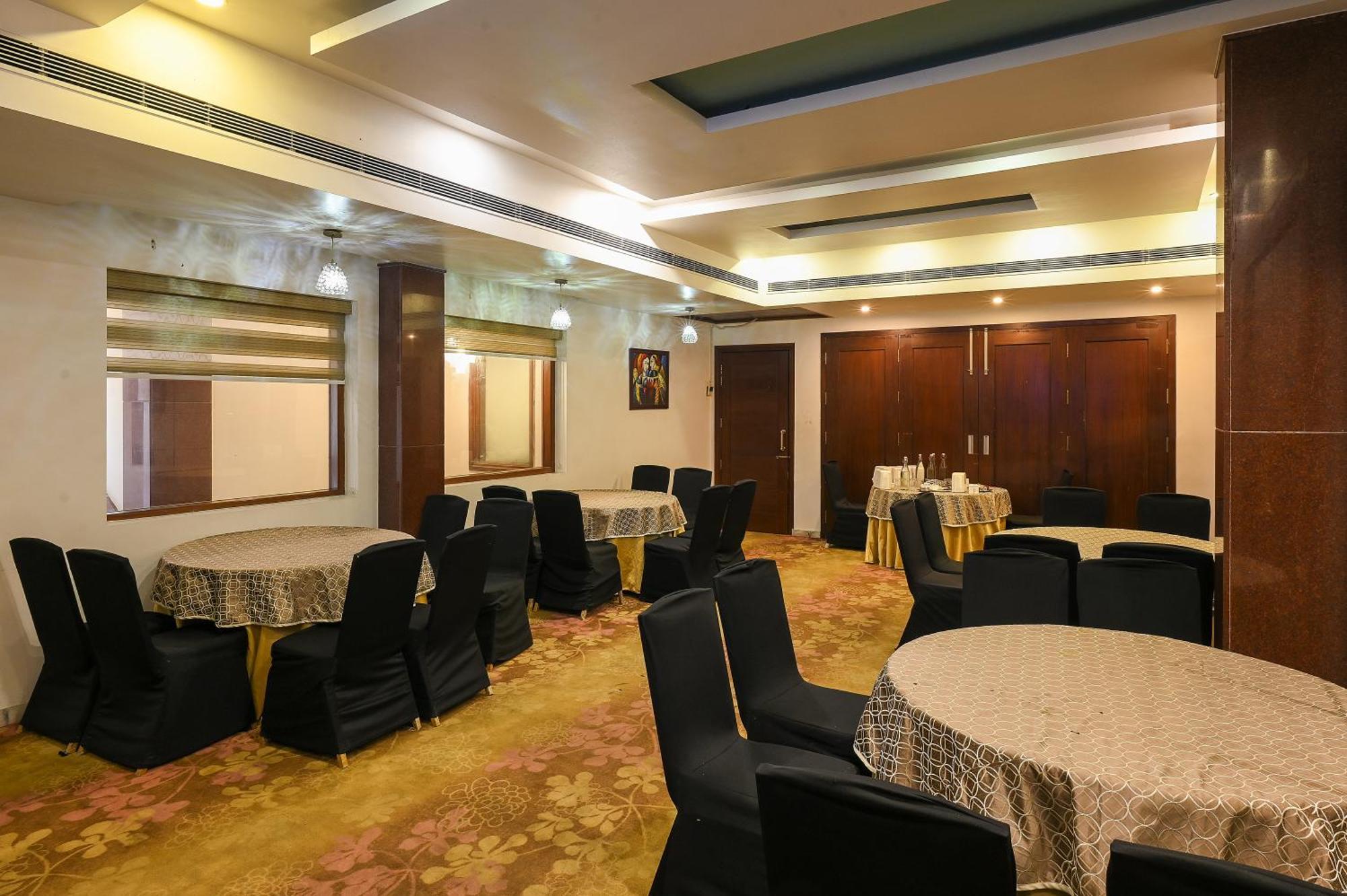 Hotel Leela Grande Karnāl Buitenkant foto