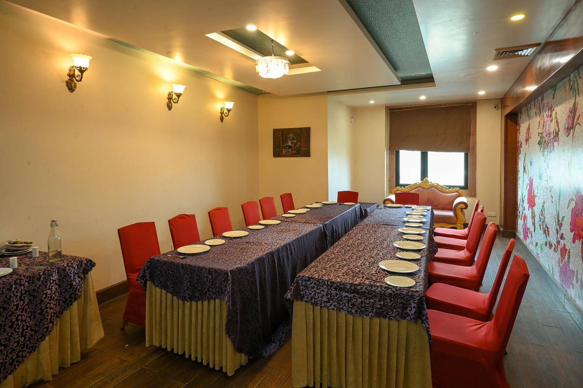 Hotel Leela Grande Karnāl Buitenkant foto