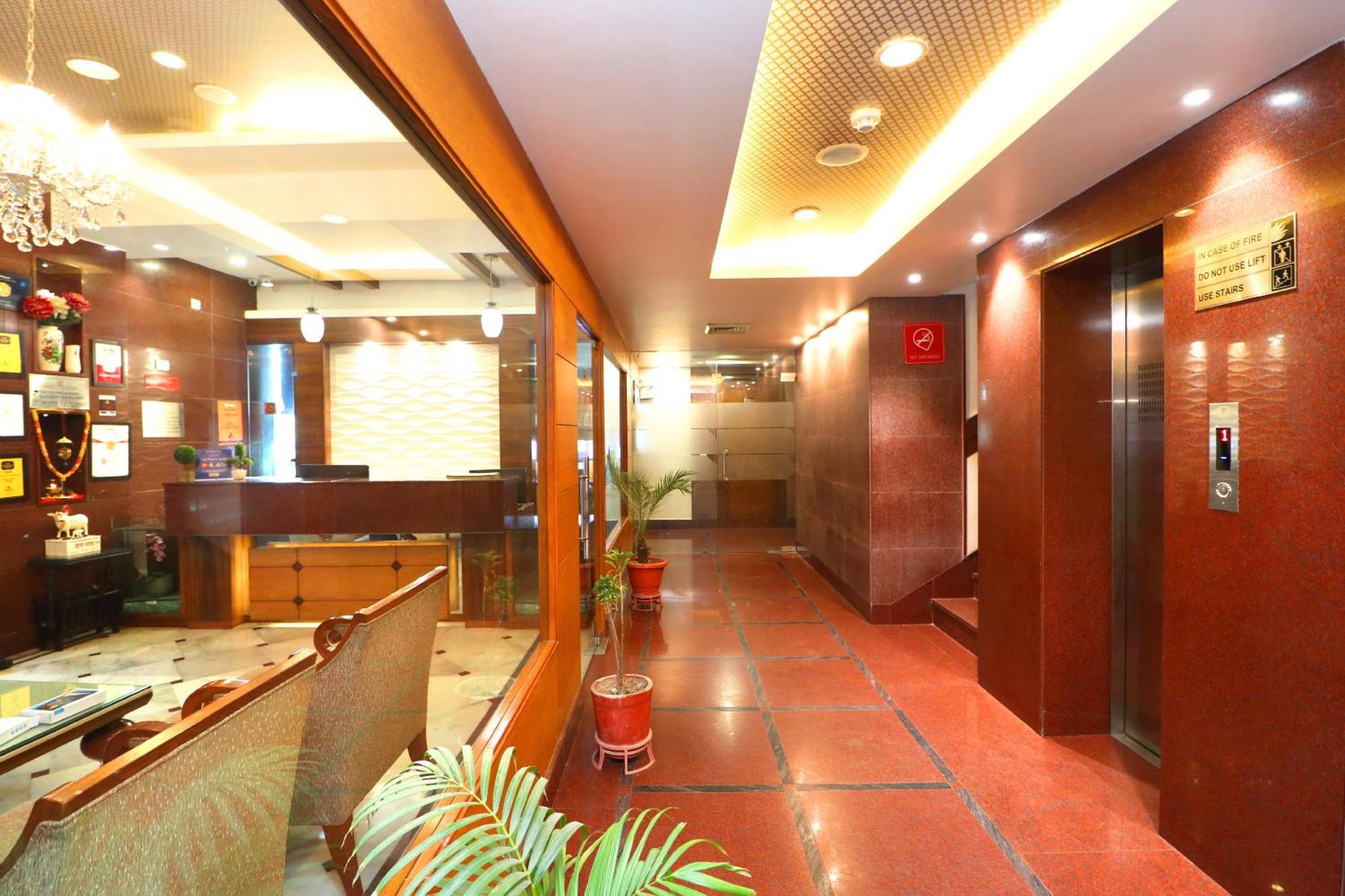 Hotel Leela Grande Karnāl Buitenkant foto