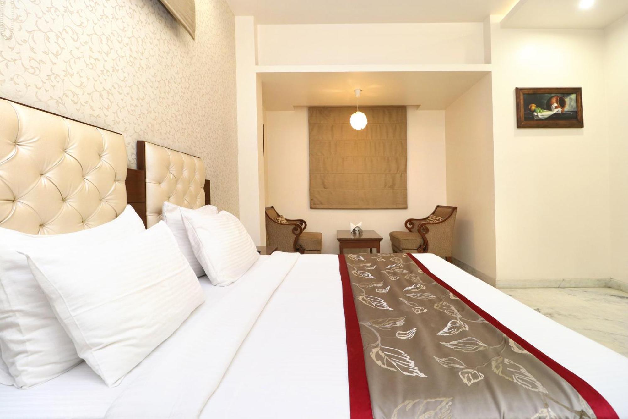 Hotel Leela Grande Karnāl Buitenkant foto
