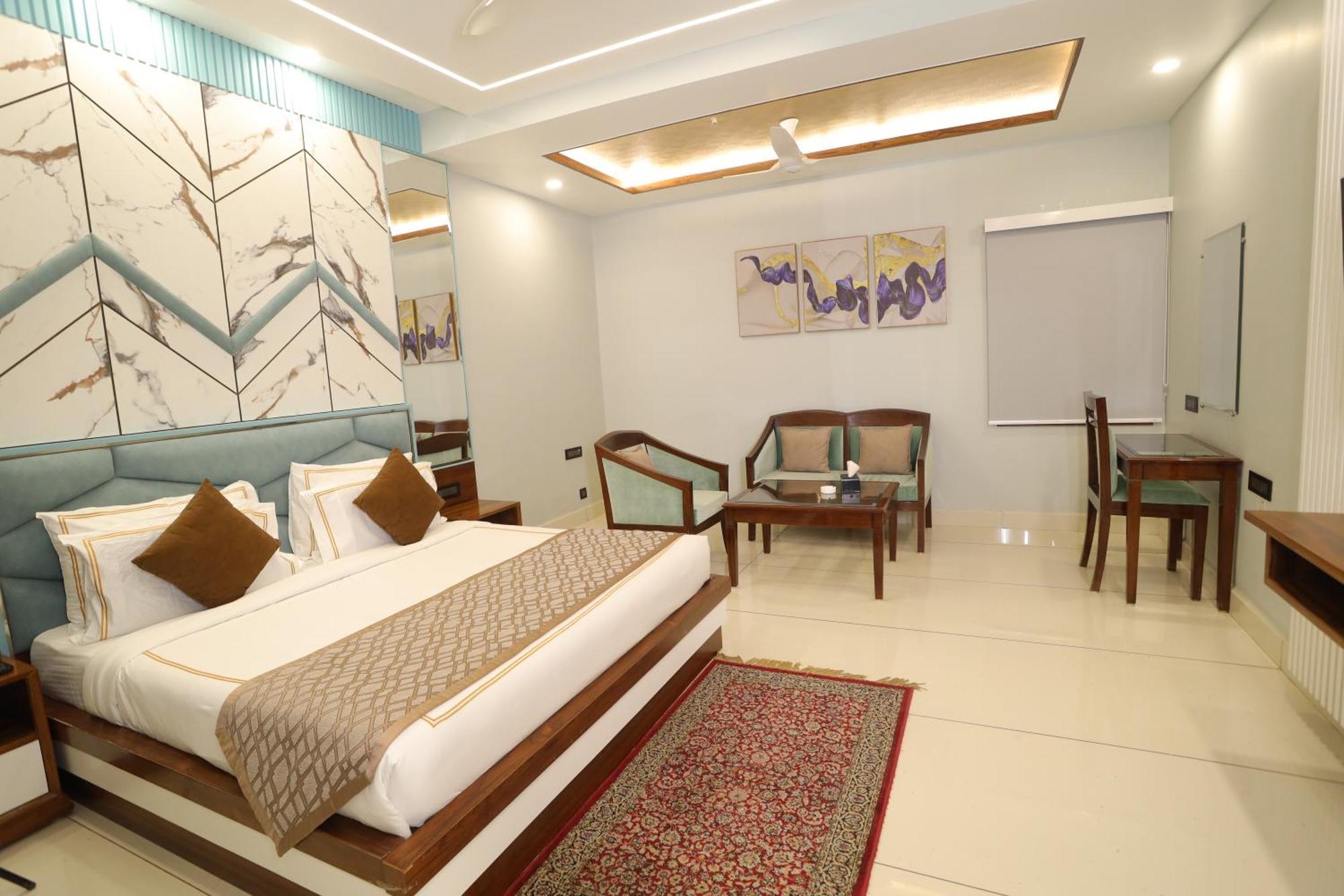 Hotel Leela Grande Karnāl Buitenkant foto