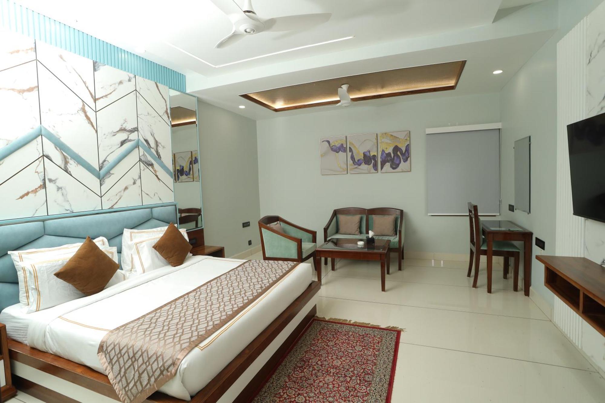 Hotel Leela Grande Karnāl Buitenkant foto